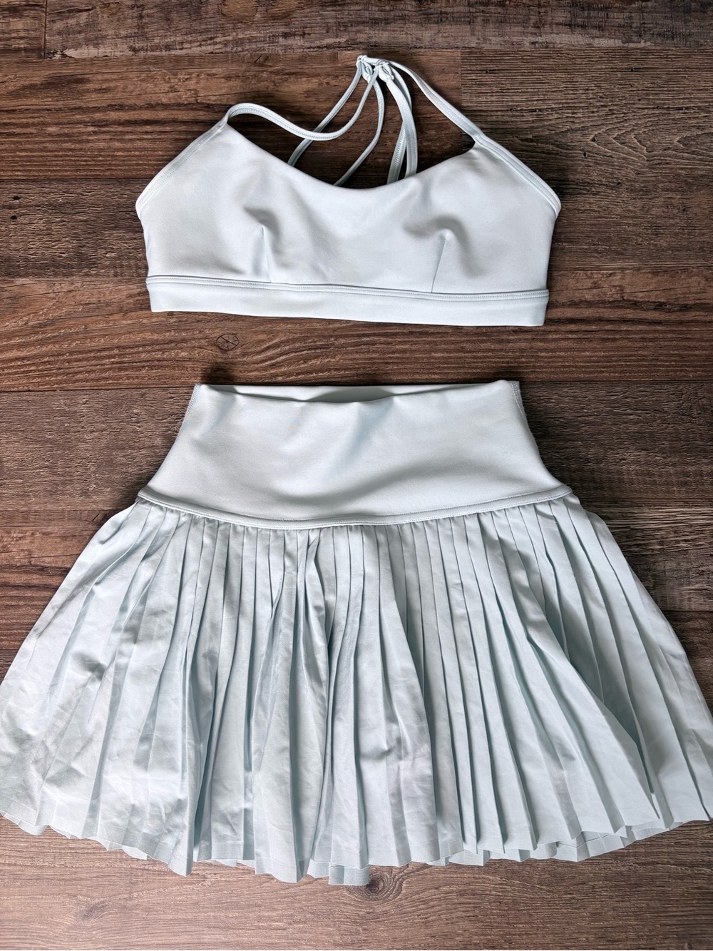 ALO Yoga Intrigue Bra and Pleated High Waist Tennis Skirt XXS/XS